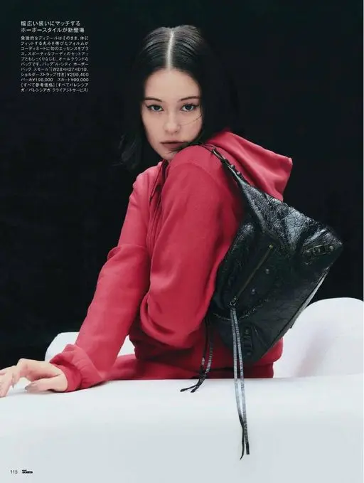 25ans 2026年01月号 能搭配各种造型的Hobo包型全新登场。标志性细节原样保留，贴合身