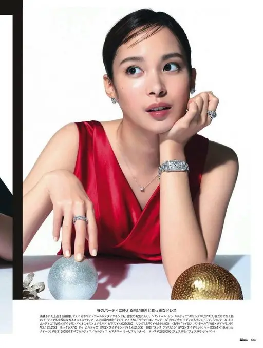 25ans 2026年01月号 白K金×钻石的组合更显洗练高雅，也是她的心头好。“Panthèr