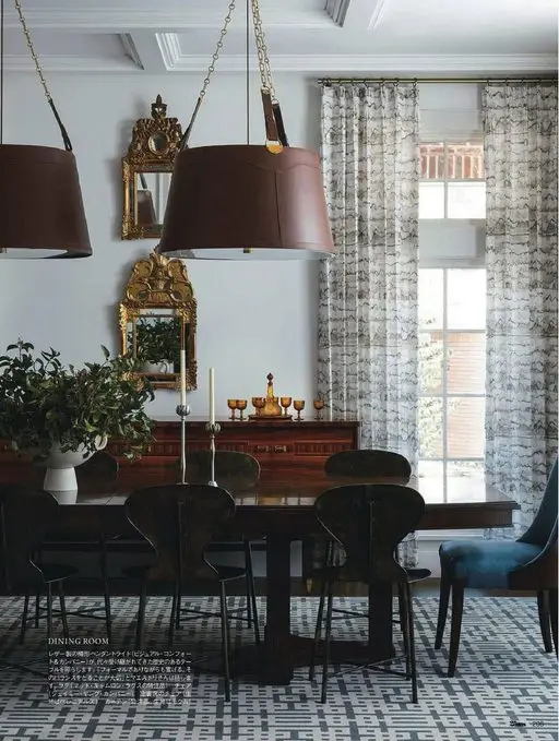 25ans 2026年01月号 餐厅（DINING ROOM）

皮革制的桶形吊灯（Visual