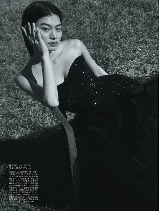 25ans 2026年03月号 轻盈而华丽，明星气质的黑色。正如「La Star」之名，这是一条