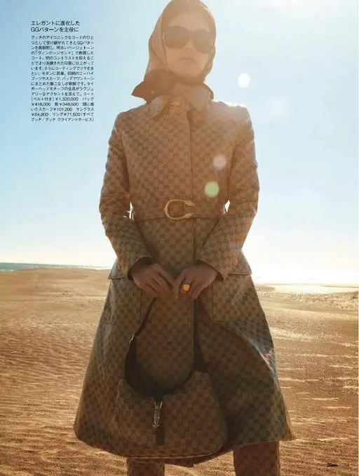 25ans 2026年03月号 以优雅进化的GG Butter为主角。作为Gucci标志性图案之