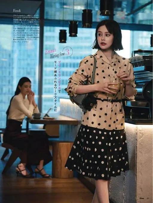 25ans 2026年03月号 Fendi
带图形感圆点图案的连衣裙。衬衫领设计，去客户公司拜访