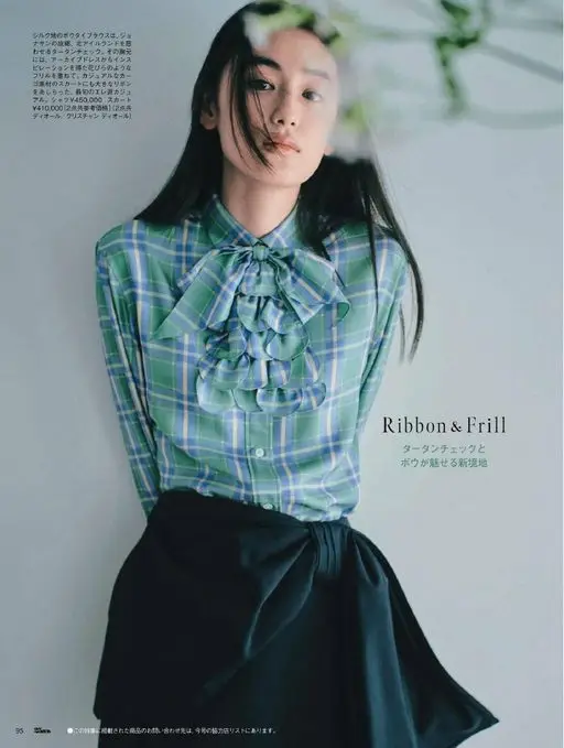 25ans 2026年04月号 衬衫 ¥450,000、半裙 ¥410,000［两件均为参考价格