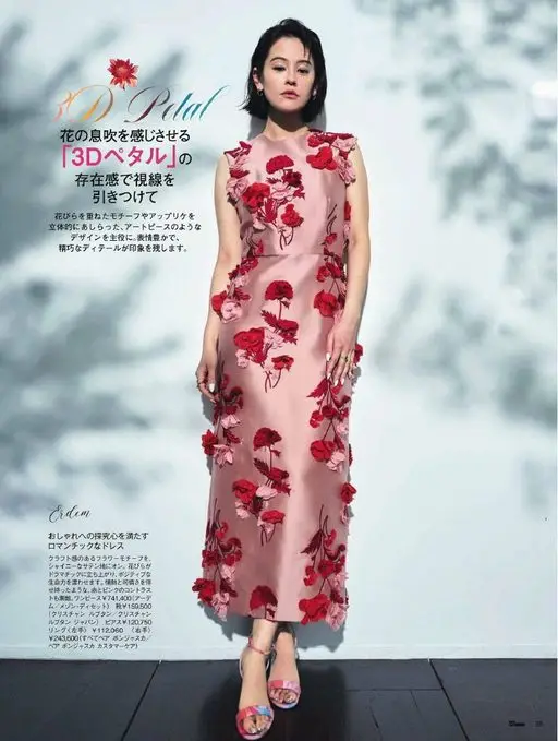 25ans 2026年04月号 立体点缀，宛如艺术品的
层叠花瓣图案与贴花，
精巧细节令人过目难