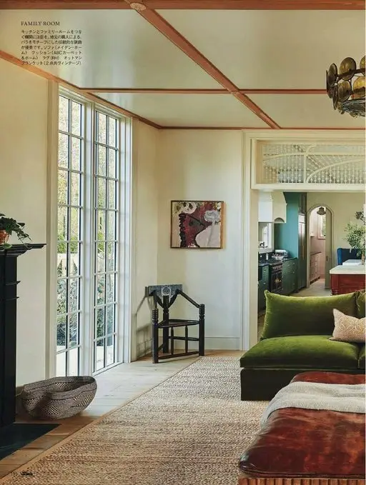25ans 2026年04月号 FAMILY ROOM
请留意连接厨房与家庭室的栏间。当地工匠以