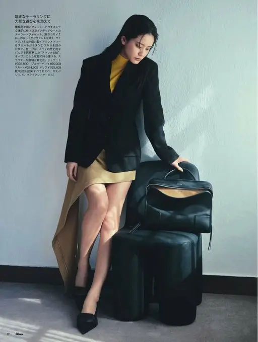 25ans 2026年05月号 以端正的剪裁，添上一抹大胆的玩心。结构感肩线与收身腰线，立体成型