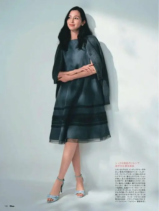 25ans 2026年05月号 以雅致发色的亚麻，演绎清凉夏日

亚麻特有的靛蓝色柔和发色，令人
