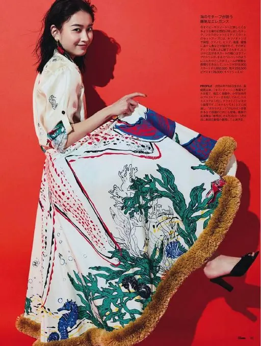 25ans 2026年06月号 海洋图案邀你走进明朗优雅。仿佛让人立刻想启程前往海滨度假胜地，裙