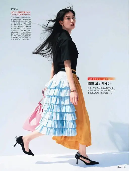 25ans 2026年06月号 Prada
色彩与材质交织出
大胆无畏的细节
尽情运用品牌擅长的