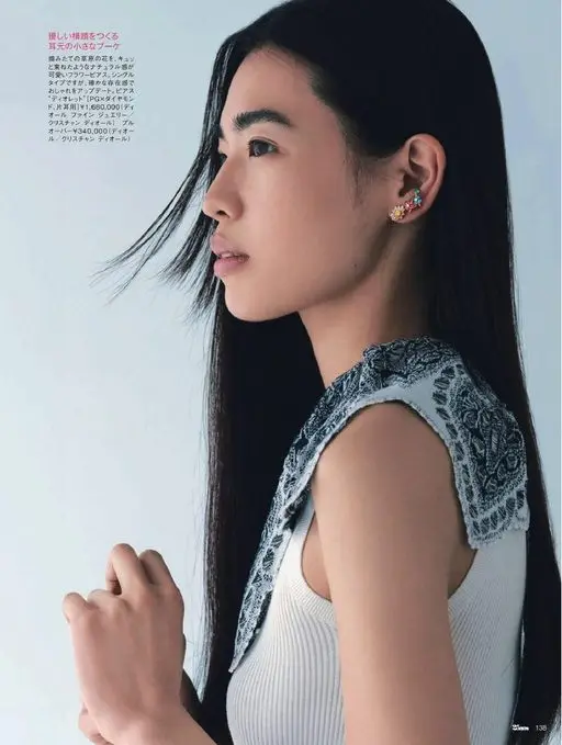25ans 2026年06月号 勾勒温柔侧脸
耳畔的小小花束
像把刚摘下的草原花朵轻轻扎成一束，