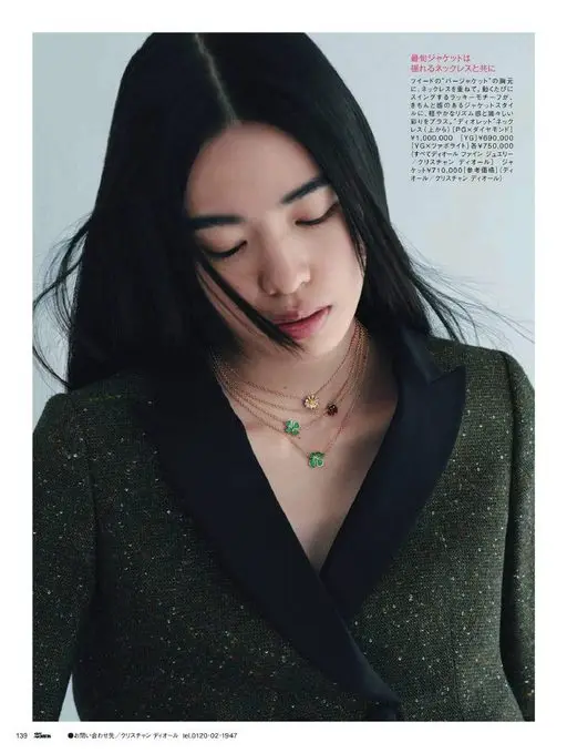 25ans 2026年06月号 最当季的夹克，搭配摇曳的项链。在粗花呢“Bar Jacket”的
