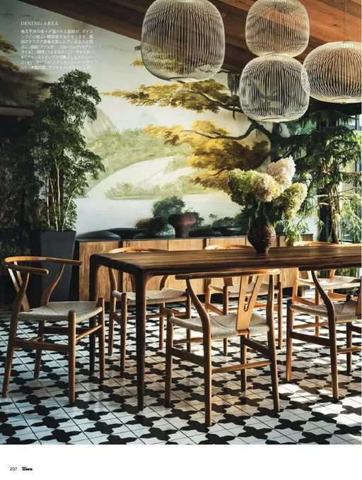25ans 2026年06月号 用餐区（DINING AREA）
绘有南太平洋群岛的壁纸，为餐厅