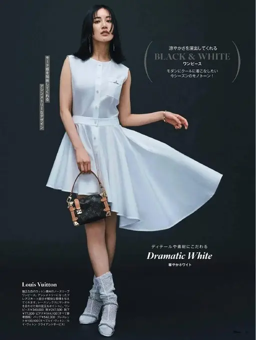 25ans 2026年07月号 BLACK&WHITE
想穿得摩登又酷
为造型添一份清凉感
本季
