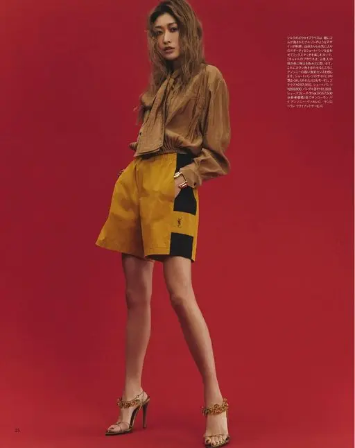 otona MUSE 2026年02月号 丝绸蝴蝶结衬衫，下摆带松紧，做成类似短夹克的设计，很新鲜。山田先