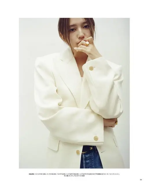 otona MUSE 2026年07月号 里面穿的背心是造型师私物。
