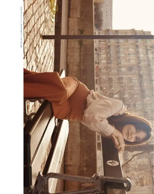 otona MUSE 2026年07月号 Chloé 的衬衫、长裤，ARTIDAOUD 的戒指／均为本人私