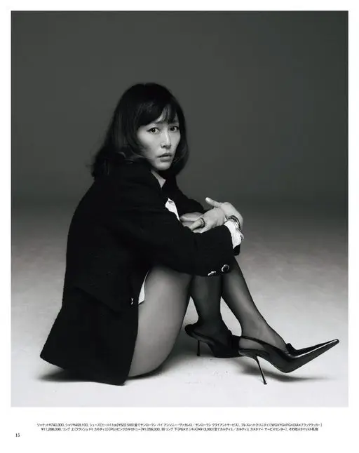 otona MUSE 2026年09月号 夹克 ¥740,300、衬衫 ¥408,100、鞋[跟高11cm