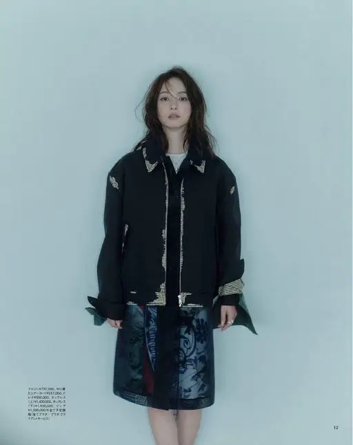 otona MUSE 2026年11月号 Blouson ¥737,000，内搭透视大衣 ¥517,000
