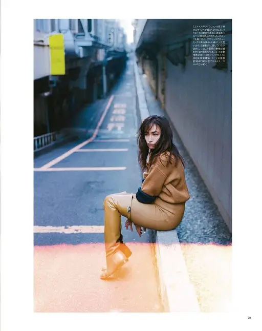 otona MUSE 2026年11月号 “看了爱马仕的系列，秋冬就特别想要驼色。和藏青的配色也真的很时髦